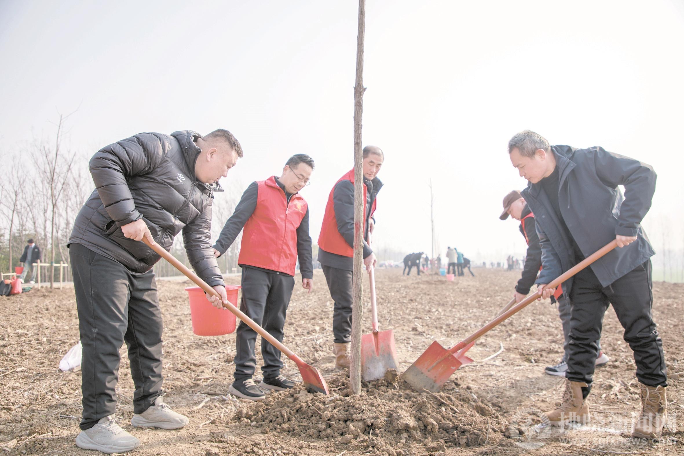 “植”此新綠 美化家園